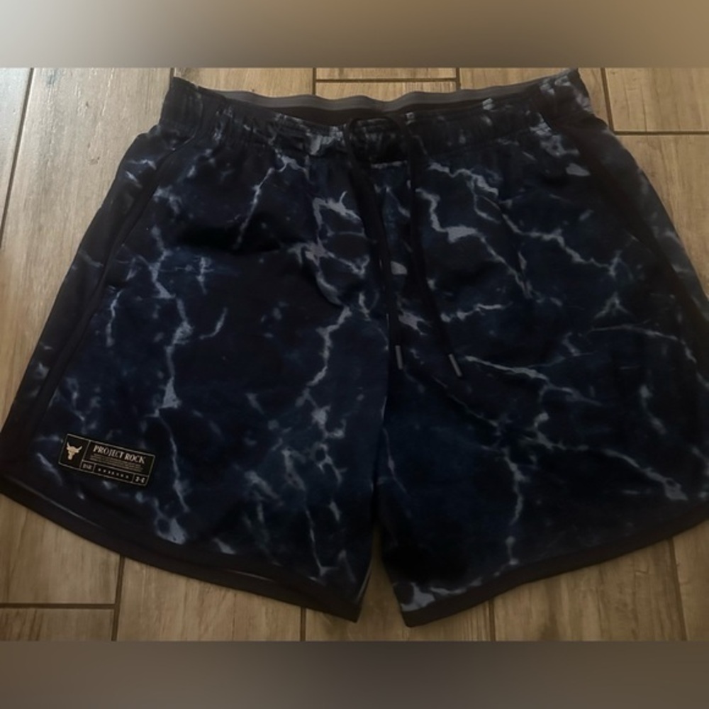 Men’s used under armour size XL blue woven project rock shorts